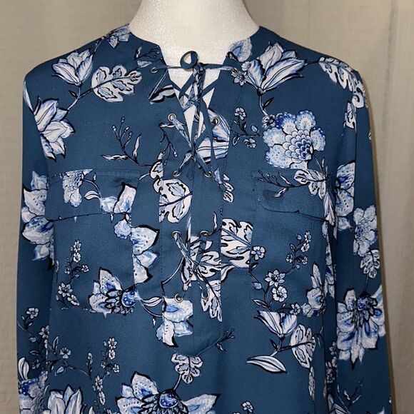 a.n.a. PL Indigo Blue White Black Floral Lace-up Long Sleeve High Low Blouse - Picture 3 of 11